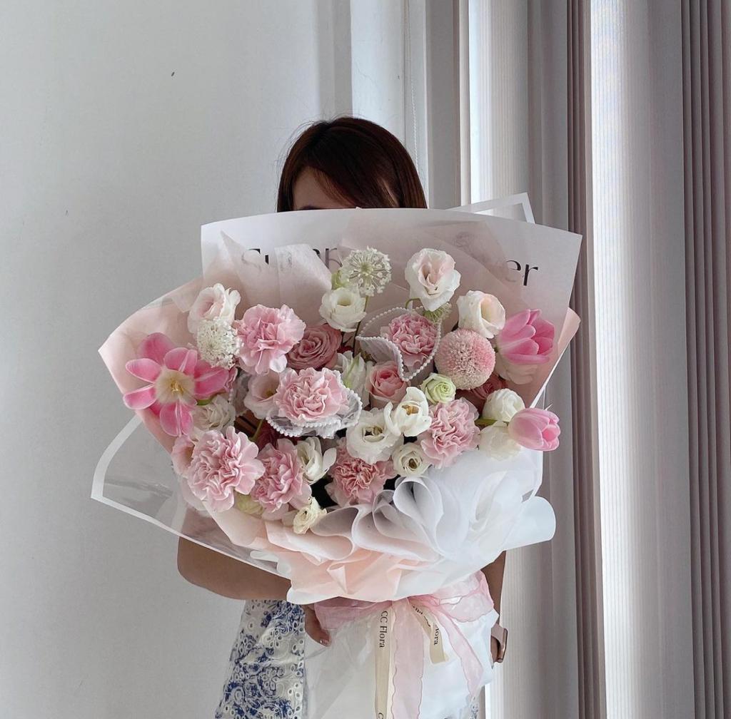 sheer bouquet tops（PINK BEIGE,F） Bouquet in pink shades l Same-day delivery l Euroflorist