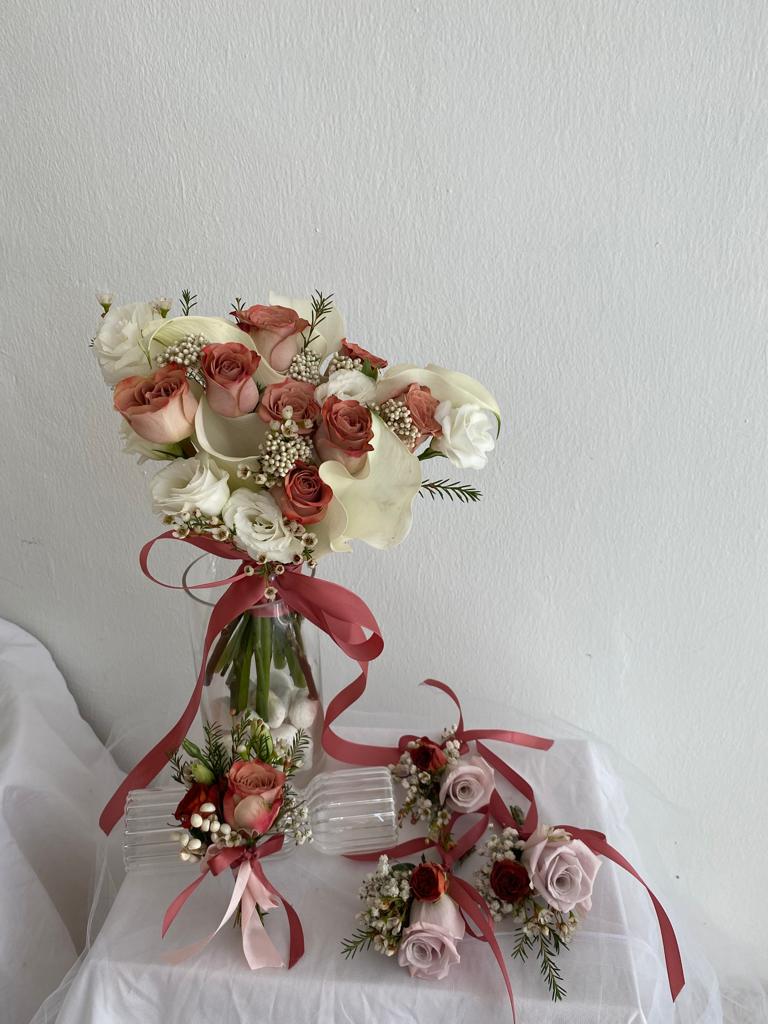 Cappuccino Corsage Fresh Flower