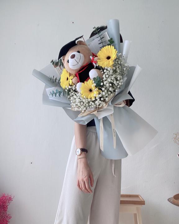 Graduation Bear Gerbera